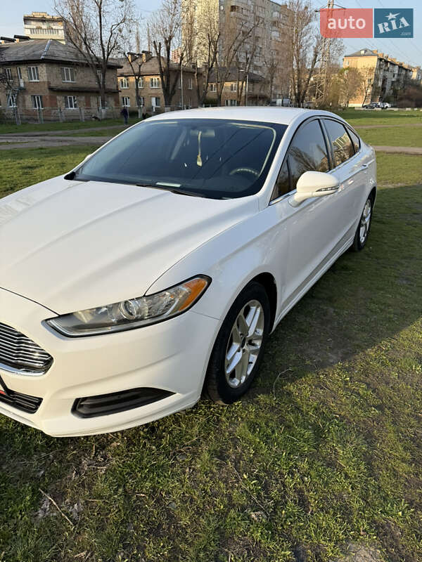 Седан Ford Fusion 2014 в 