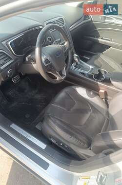Седан Ford Fusion 2015 в 