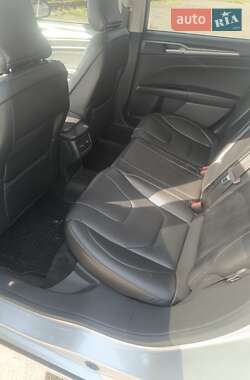 Седан Ford Fusion 2015 в 
