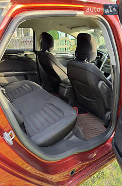 Седан Ford Fusion 2013 в 