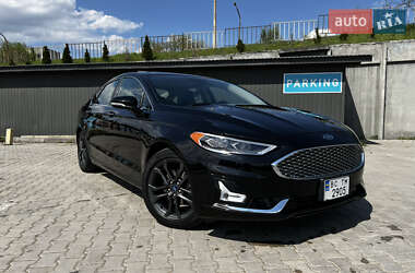 Седан Ford Fusion 2019 в 