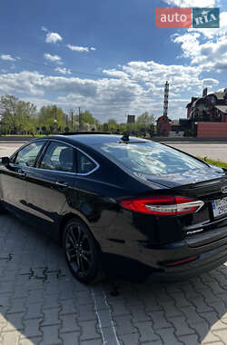 Седан Ford Fusion 2019 в 