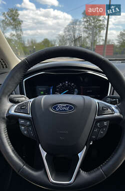 Седан Ford Fusion 2019 в 