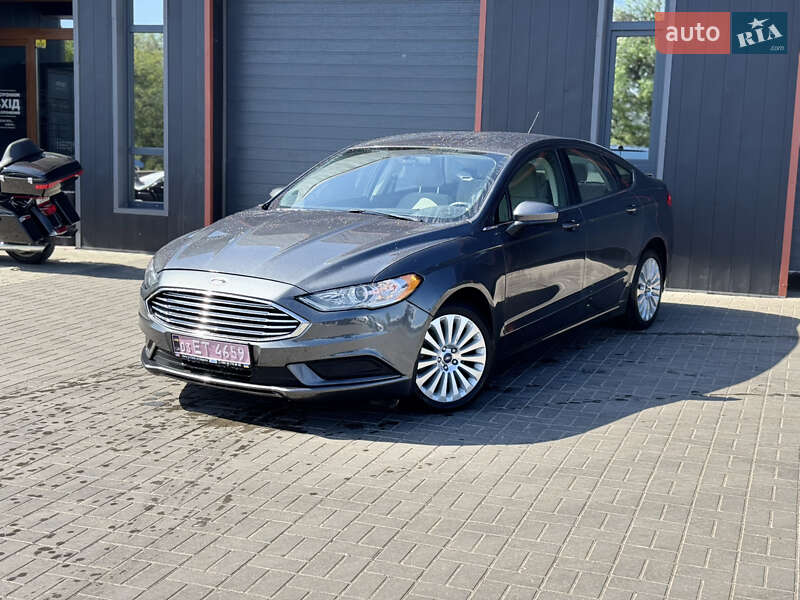 Седан Ford Fusion 2017 в 