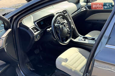 Седан Ford Fusion 2017 в 