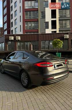 Седан Ford Fusion 2019 в 