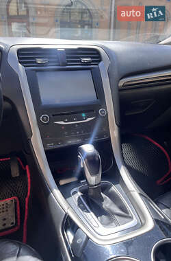 Седан Ford Fusion 2013 в 