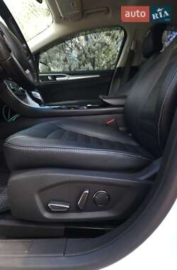 Седан Ford Fusion 2014 в 