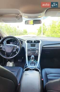 Седан Ford Fusion 2014 в 