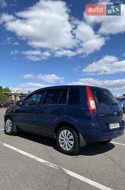 Хэтчбек Ford Fusion 2011 в 