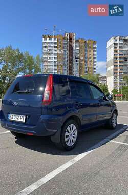 Хэтчбек Ford Fusion 2011 в 