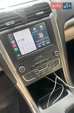 Седан Ford Fusion 2018 в 