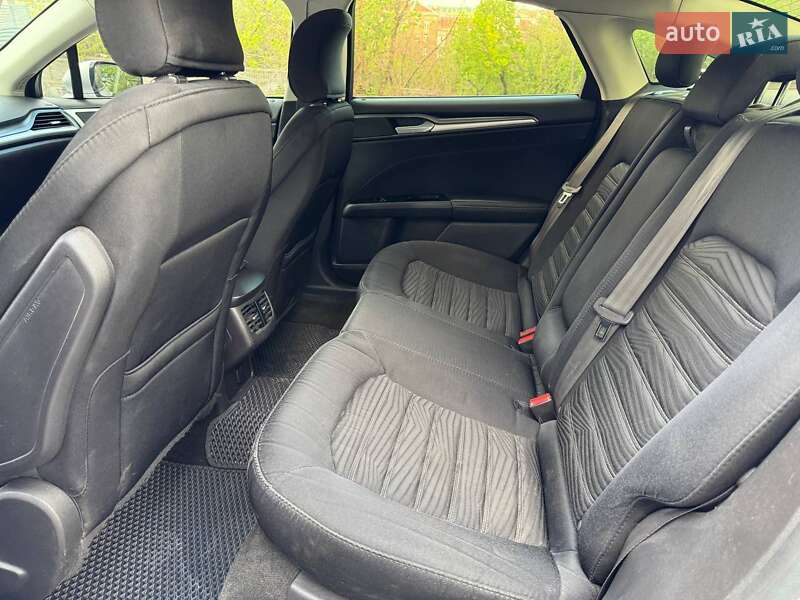 Седан Ford Fusion 2015 в Полтаві