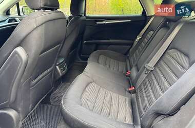 Седан Ford Fusion 2015 в 