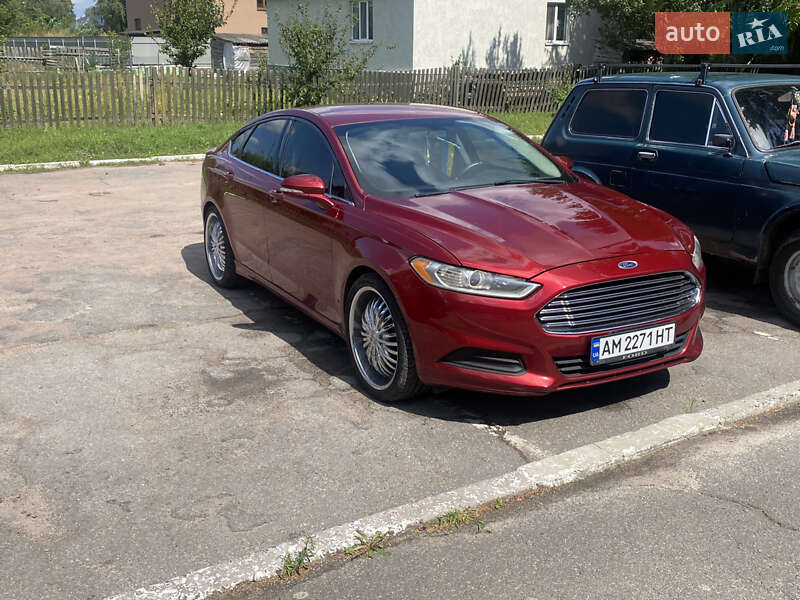 Седан Ford Fusion 2015 в 