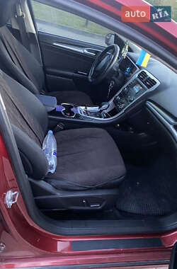 Седан Ford Fusion 2015 в 