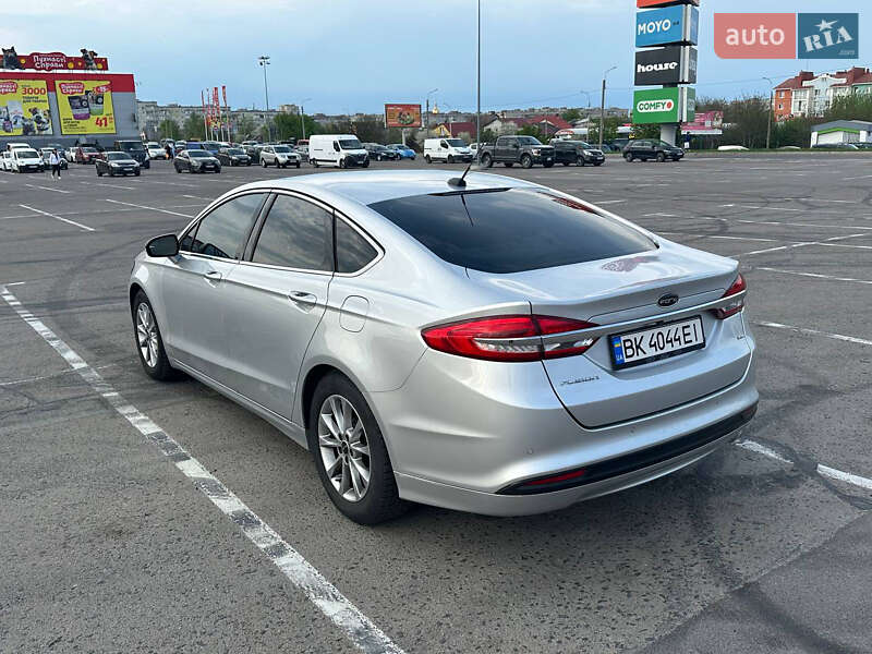 Седан Ford Fusion 2017 в 