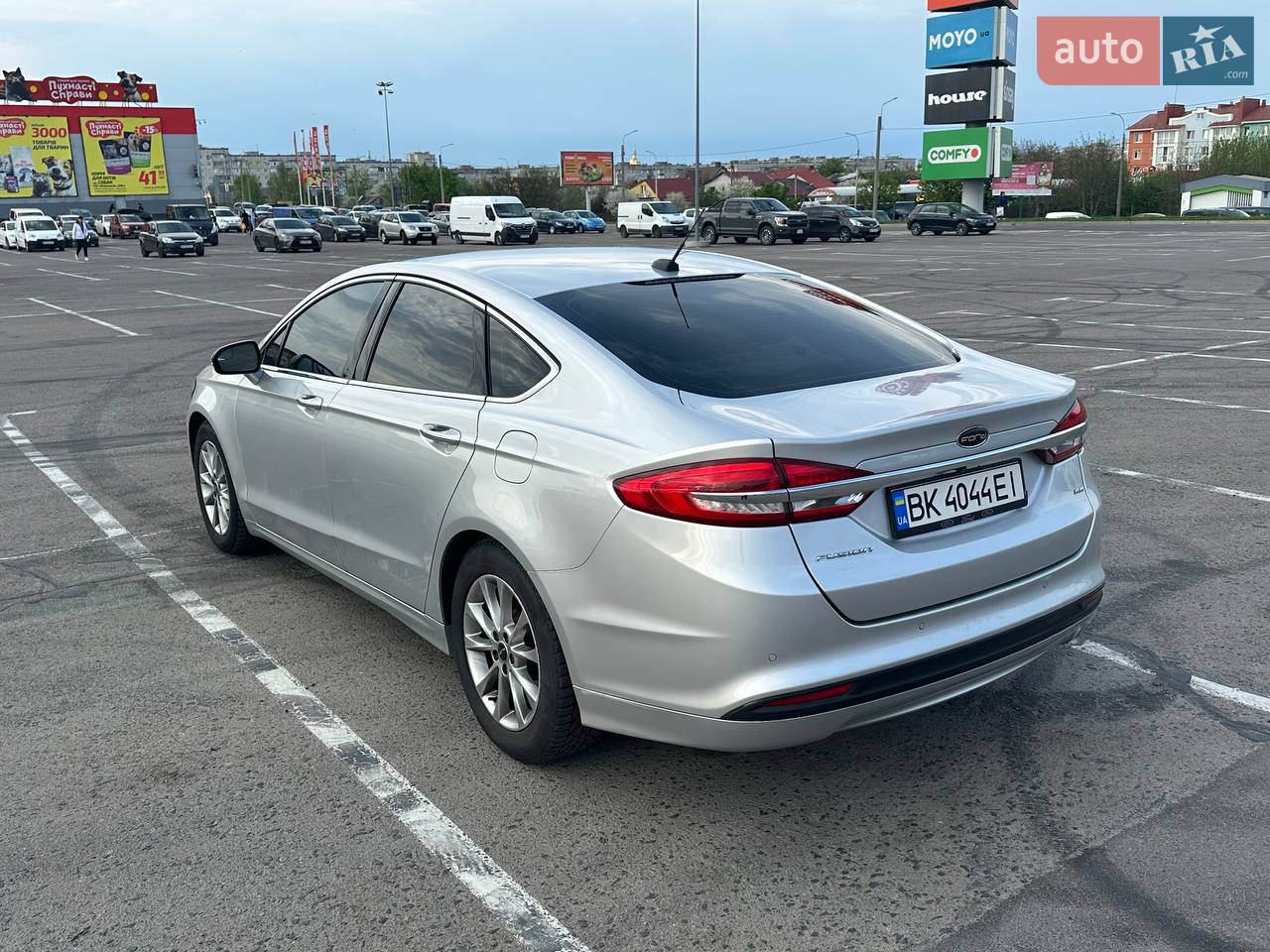 Ford Fusion 1.5 бензин
Пробіг: 117 тис. км
Двигун: 1.5 бензин (економний та динамічний)
Коробка: автомат
Привід: передній

Шкіряний салон, електропривід сидінь, сенсорний екран з навігацією, камера заднього виду, двозонний клімат-контроль, круїз-контроль, безключовий доступ і запуск двигуна, мультируль.
Авто доглянуте, вкладень не потребує. Дуже комфортна у поїздках, м’яка підвіска, тихий салон, приємна динаміка. Надійний та економний мотор, оригінальний пробіг.

Ціна: 10 200$

Телефонуйте)
