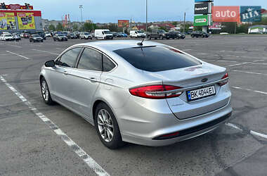 Седан Ford Fusion 2017 в 
