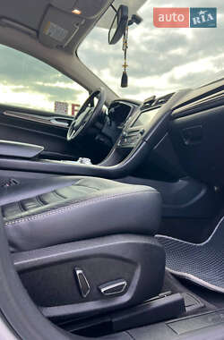 Седан Ford Fusion 2017 в 
