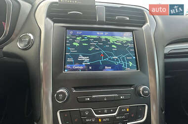 Седан Ford Fusion 2017 в 