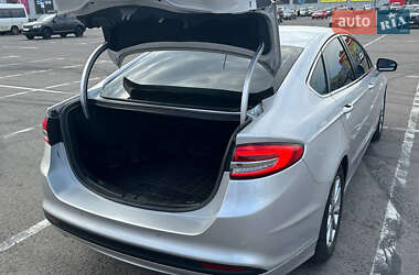 Седан Ford Fusion 2017 в 