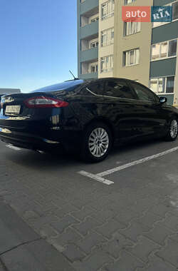 Седан Ford Fusion 2015 в 
