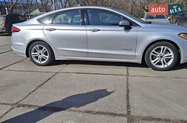 Седан Ford Fusion 2017 в 