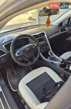 Седан Ford Fusion 2013 в 