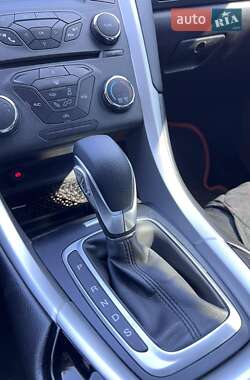 Седан Ford Fusion 2015 в 