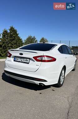 Седан Ford Fusion 2015 в 