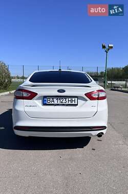 Седан Ford Fusion 2015 в 