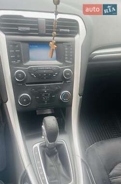 Седан Ford Fusion 2016 в 