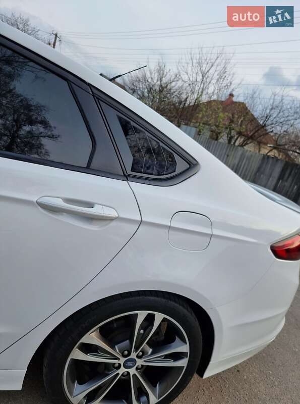 Седан Ford Fusion 2016 в Люботине
