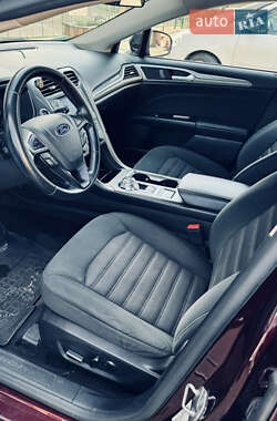 Седан Ford Fusion 2016 в 