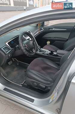 Седан Ford Fusion 2015 в 