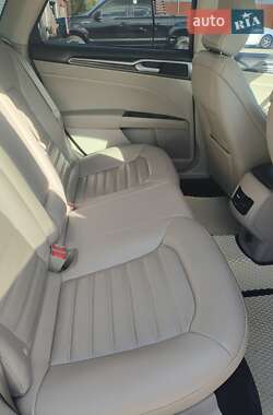 Седан Ford Fusion 2017 в 
