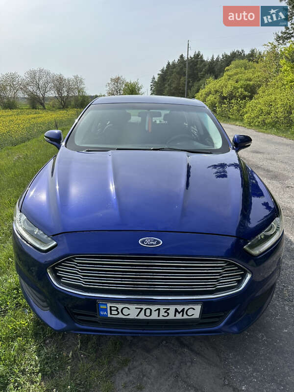 Седан Ford Fusion 2015 в 