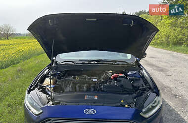 Седан Ford Fusion 2015 в 