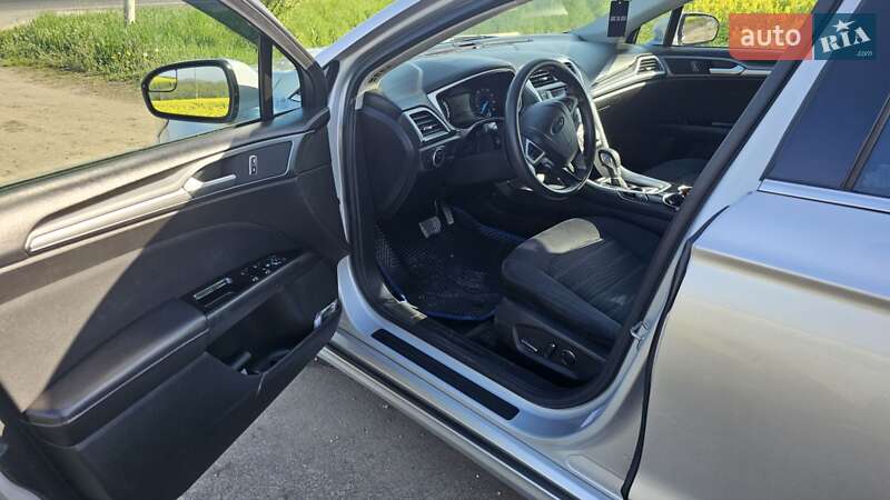 Седан Ford Fusion 2016 в Чорткове