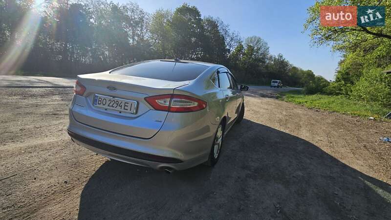 Седан Ford Fusion 2016 в Чорткове