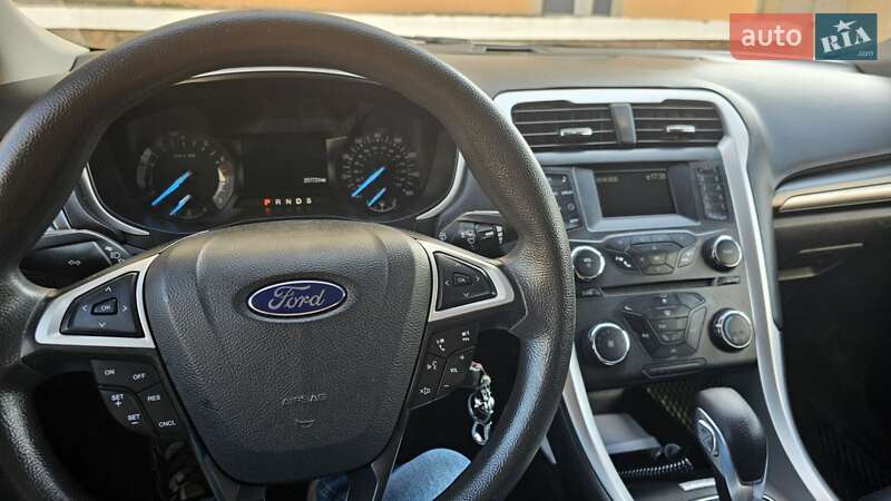 Седан Ford Fusion 2016 в Чорткове