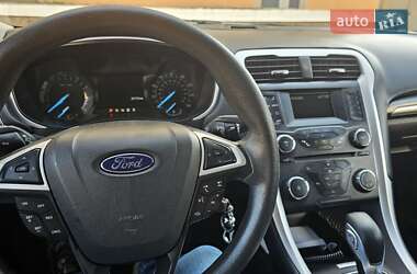 Седан Ford Fusion 2016 в 