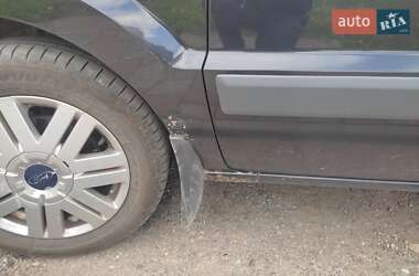 Хэтчбек Ford Fusion 2005 в 