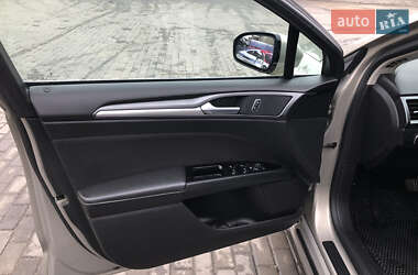Седан Ford Fusion 2015 в 
