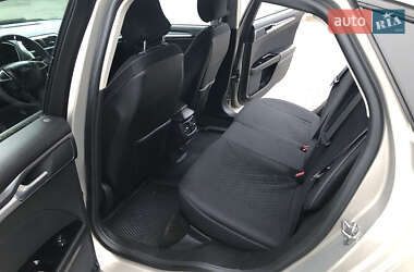 Седан Ford Fusion 2015 в 