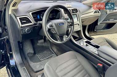 Седан Ford Fusion 2017 в 