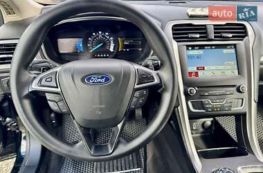 Седан Ford Fusion 2017 в 