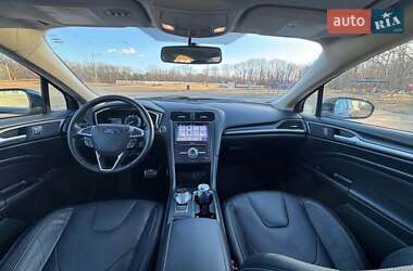 Седан Ford Fusion 2018 в 