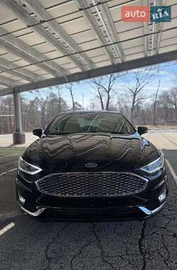 Седан Ford Fusion 2018 в 